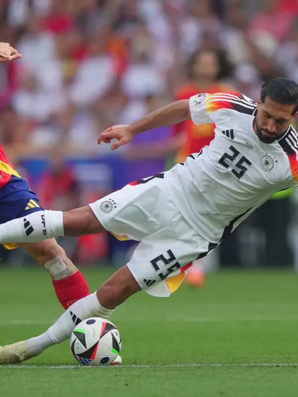 -西班牙队在比赛中不敌葡萄牙，遭受了失利的打击