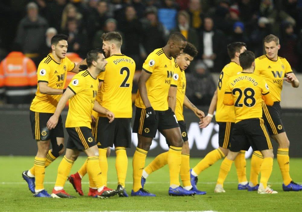 关于塞维利亚爆冷击败豪门，登顶积分榜的信息