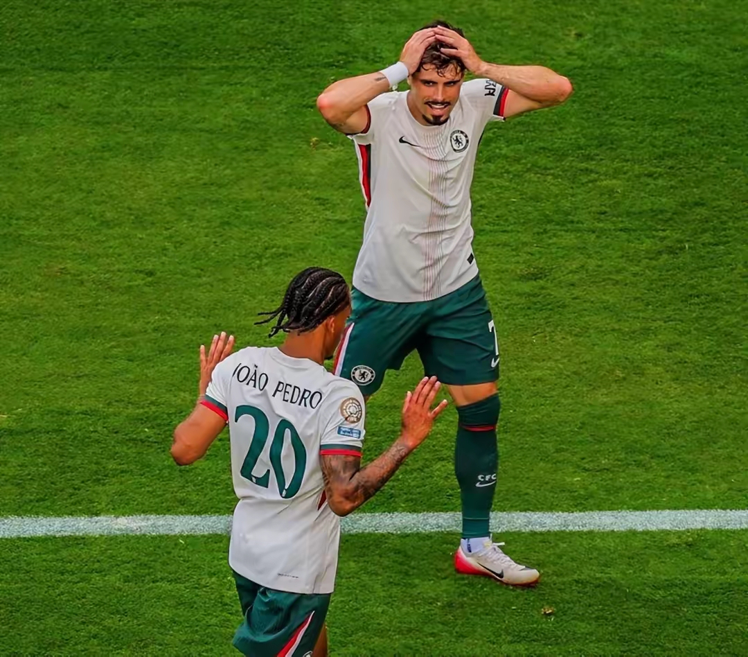 里昂球员精彩表现，帮助球队战胜对手取胜